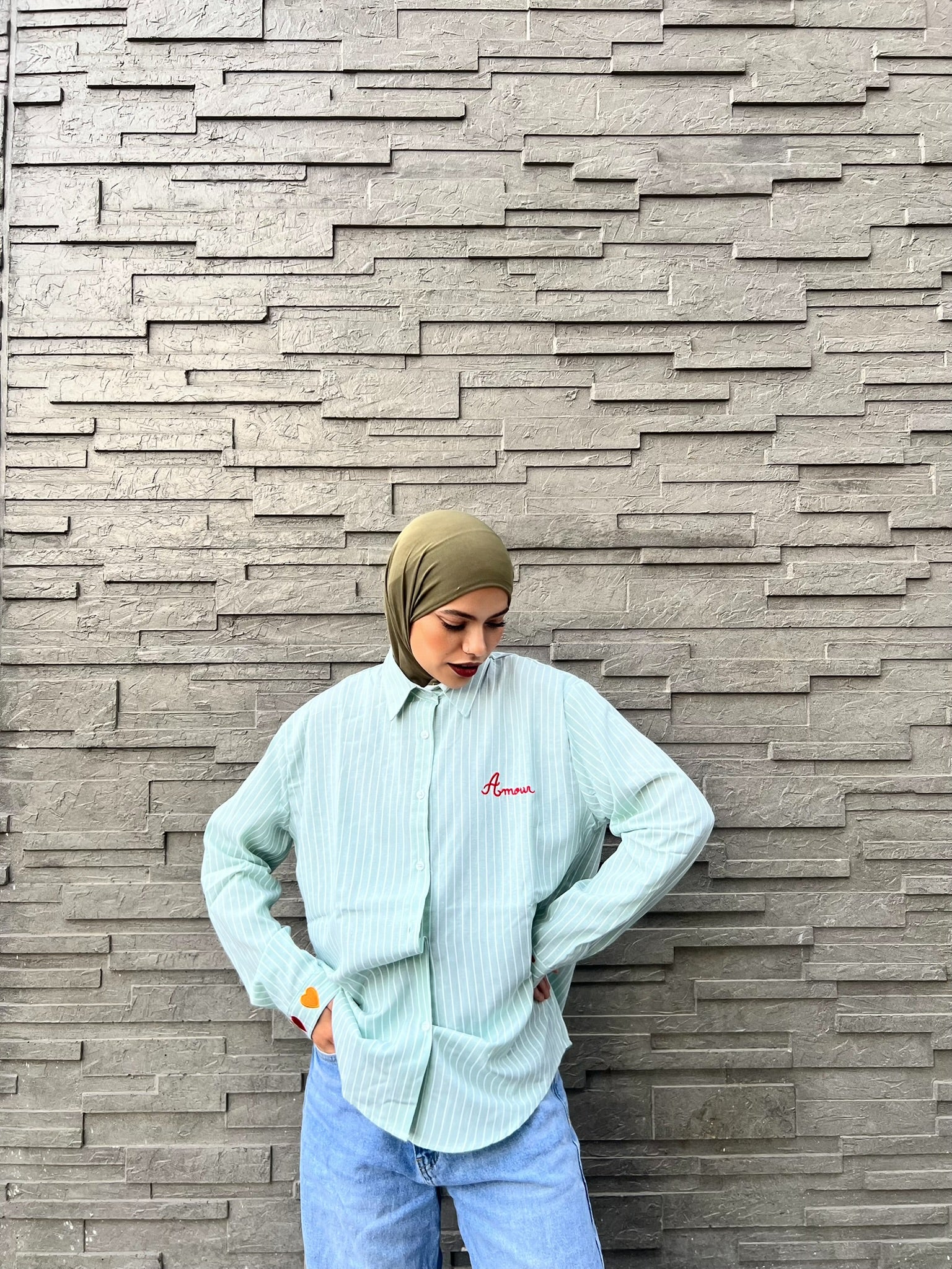 Chemise Verte Rayée à Manches Longues – Détails Brodés