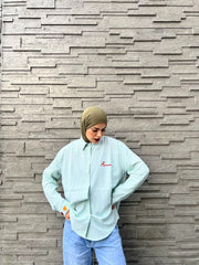 Chemise Verte Rayée à Manches Longues – Détails Brodés