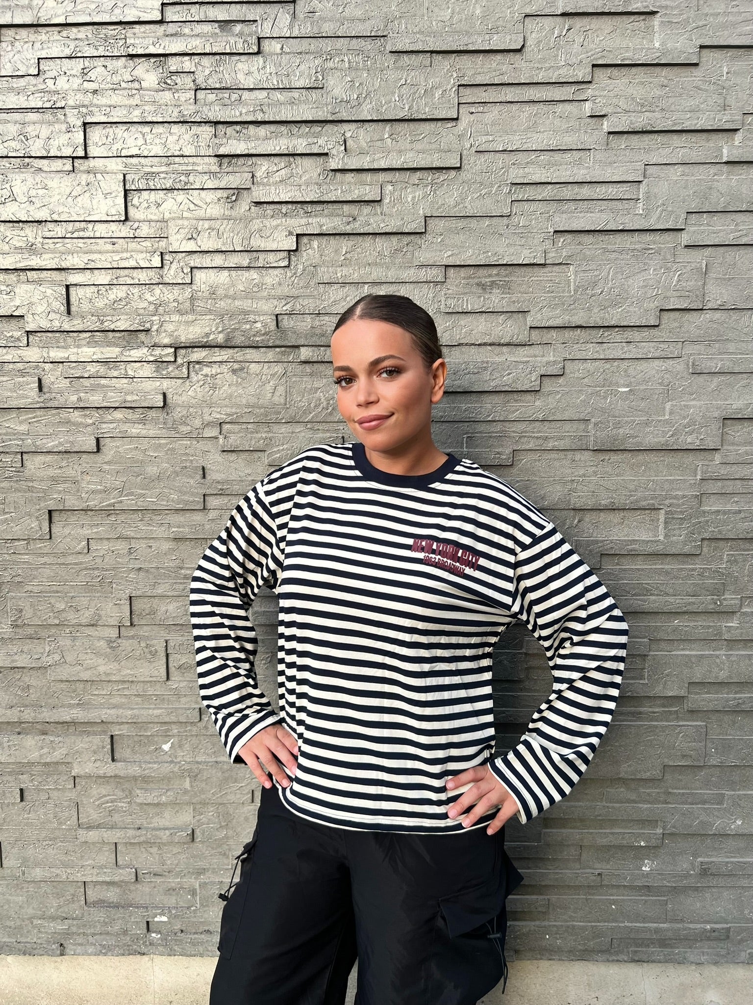 Haut Rayé Oversize Noir & Blanc – Manches Longues– Coupe Streetwear