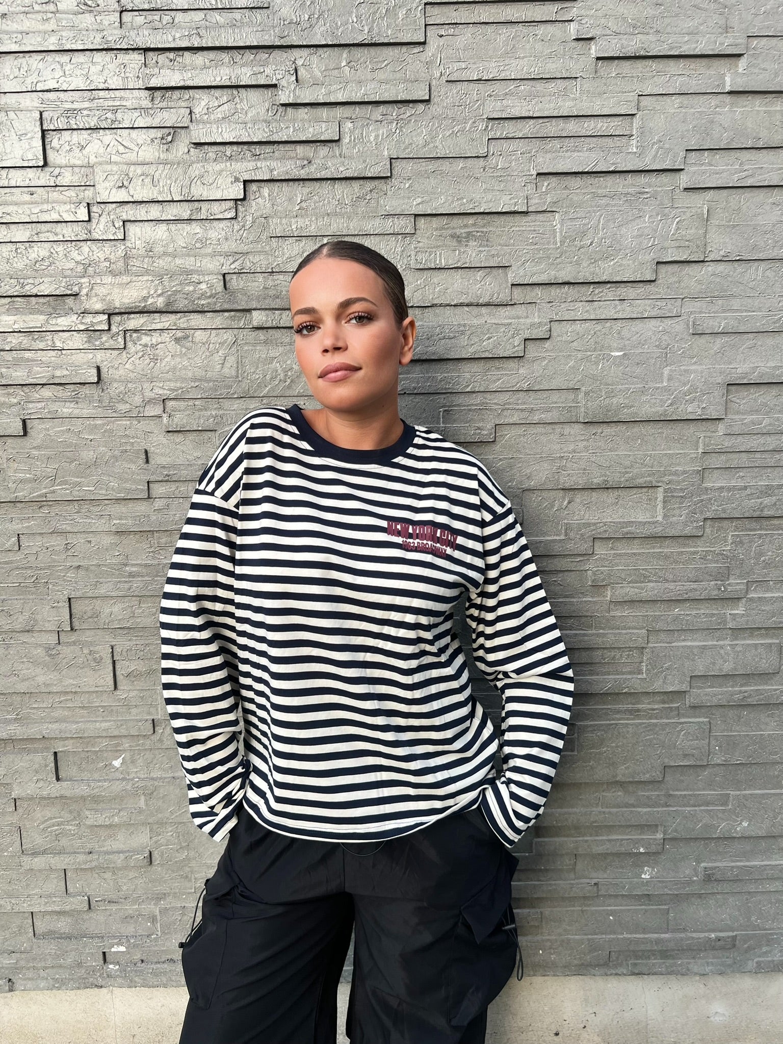 Haut Rayé Oversize Noir & Blanc – Manches Longues– Coupe Streetwear