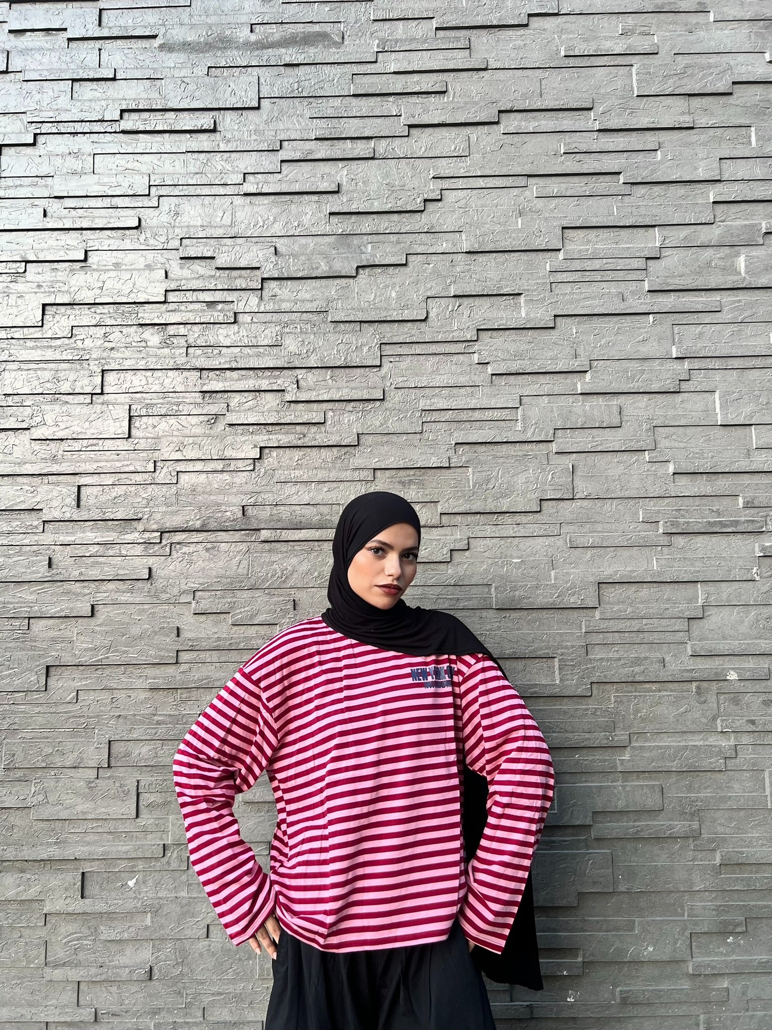 Haut Rayé Oversize Bordeaux – Manches Longues- Coupe Streetwear