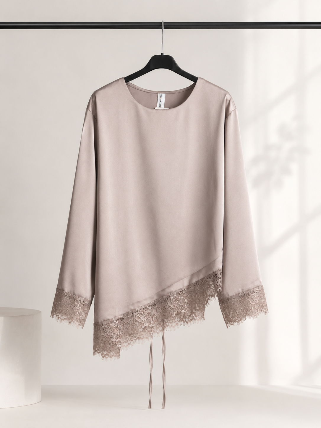 Top Asymétrique Dentelle - Ligne Signature