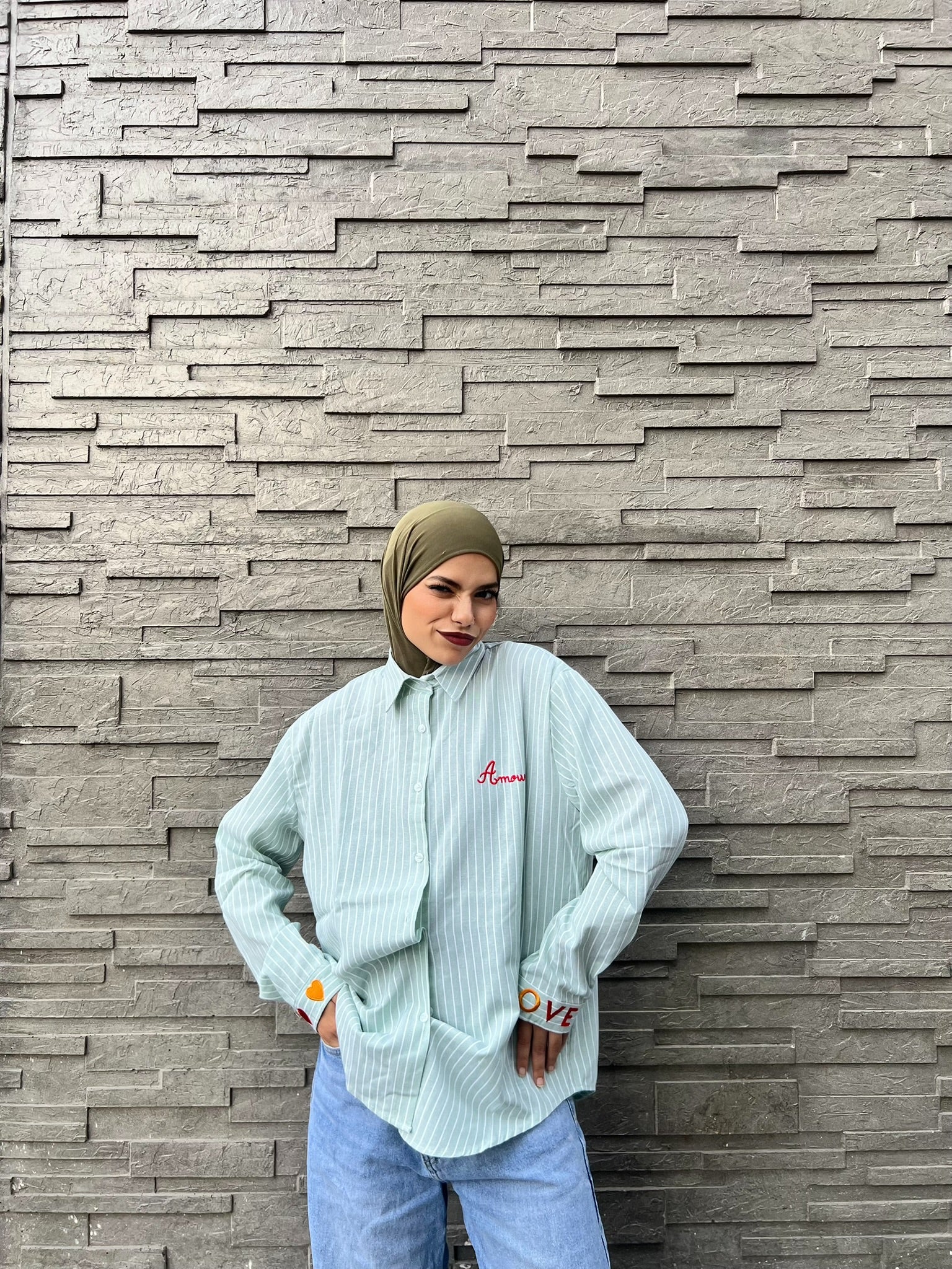 Chemise Verte Rayée à Manches Longues – Détails Brodés