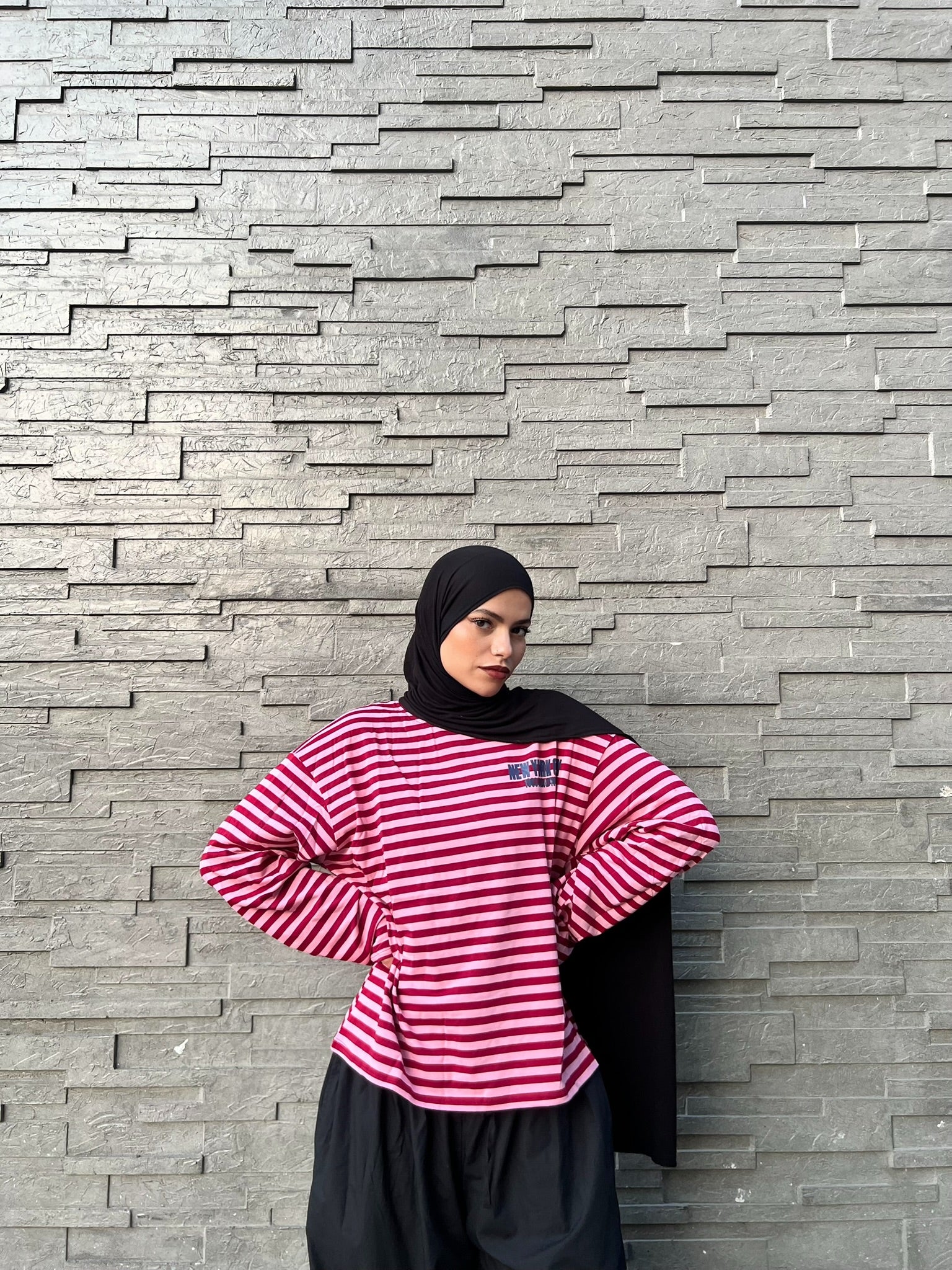 Haut Rayé Oversize Bordeaux – Manches Longues- Coupe Streetwear