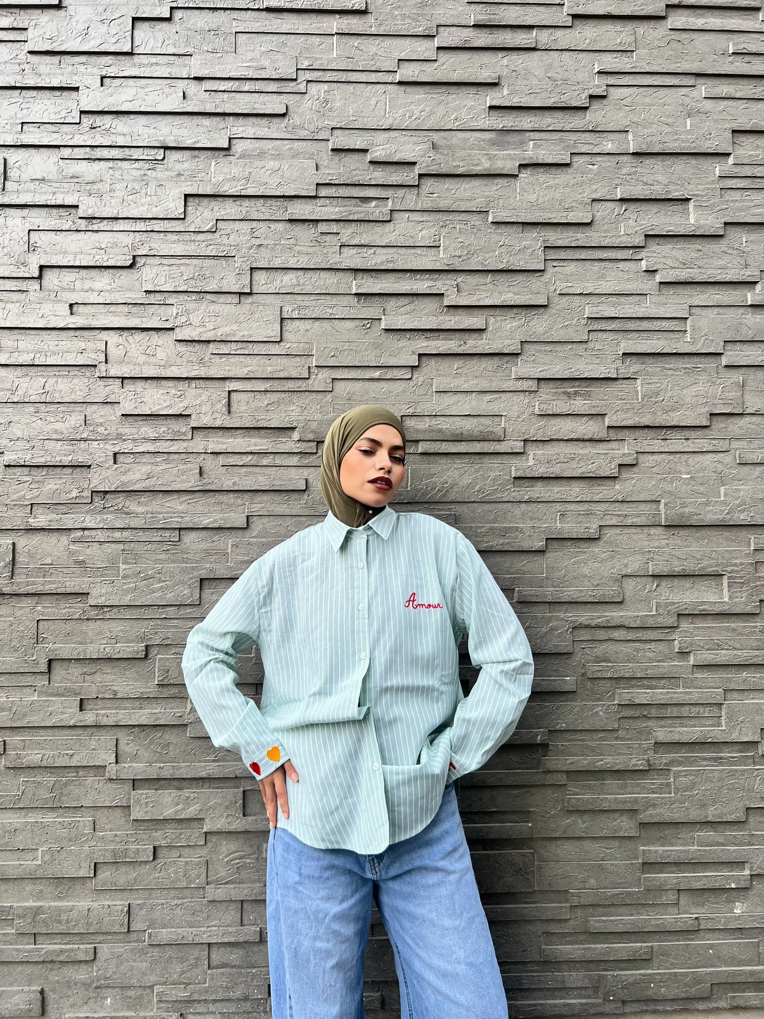 Chemise Verte Rayée à Manches Longues – Détails Brodés